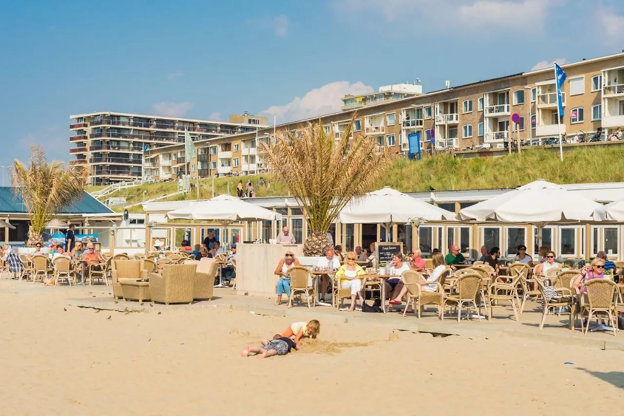 Spacious Family Holiday Home  Zandvoort Appartement
